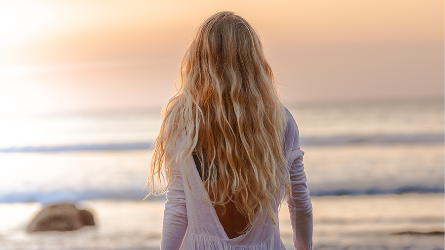 3 Steps to Make Beach Waves With a Flat Iron Like a Pro