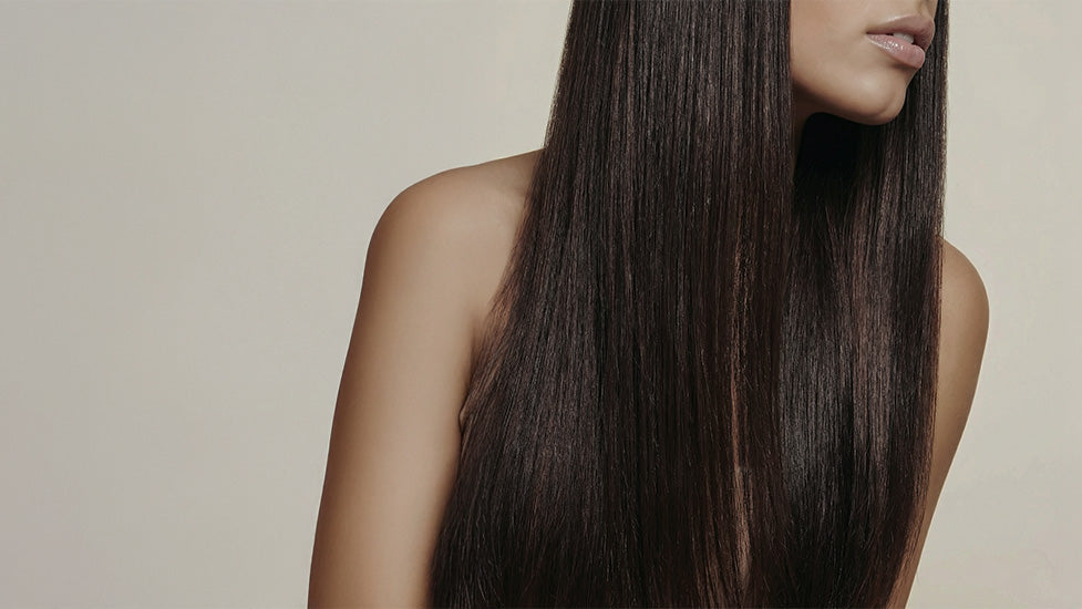 How to Straighten Hair Without Frizz (And Why Hair Gets Frizzy When You Straighten It)