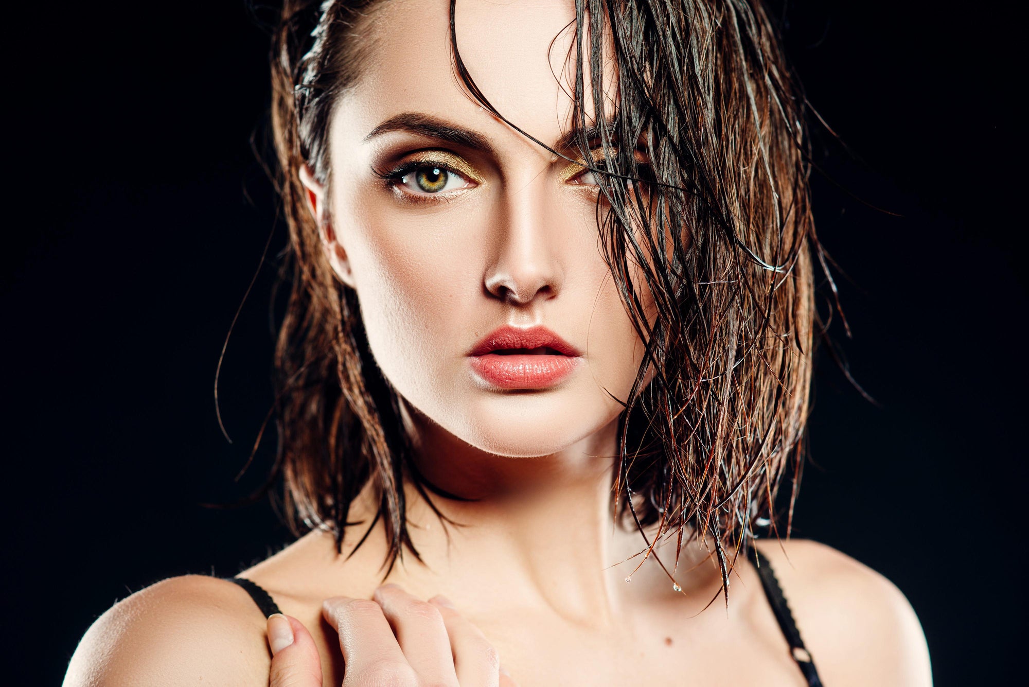 The Wet Hair Takeover: The Latest Beauty Trend & How to Achieve It Yourself